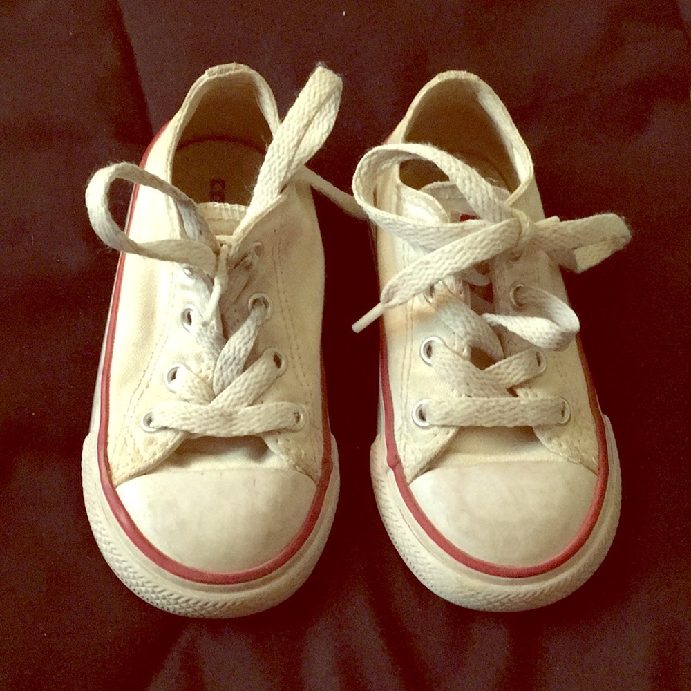 White low top converse all stars⭐️